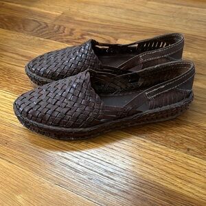 Men’s Mohinders Woven Shoe size 9